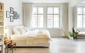 Stylish, Light-Filled Home In The Historic Center